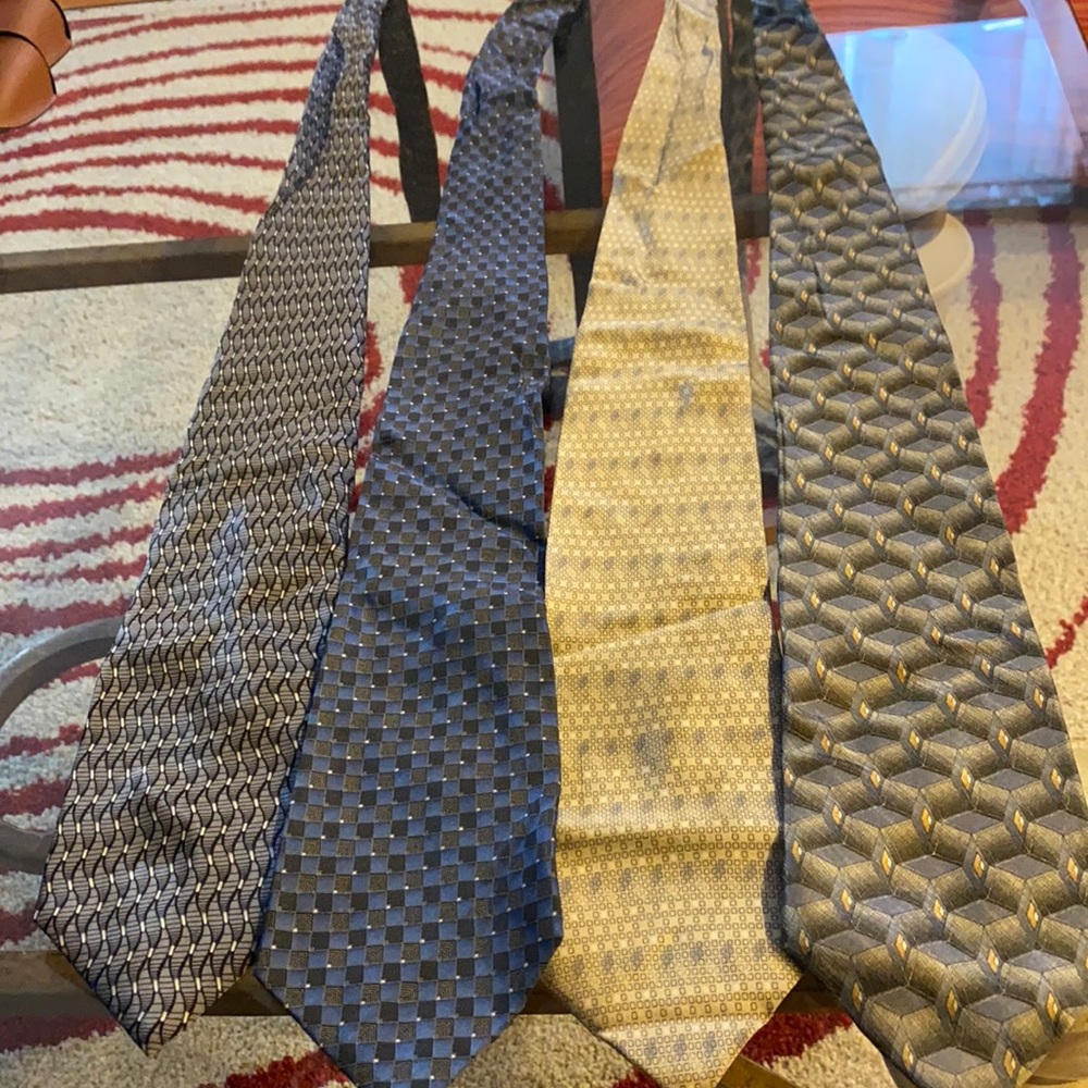 [4] van Heusen ties